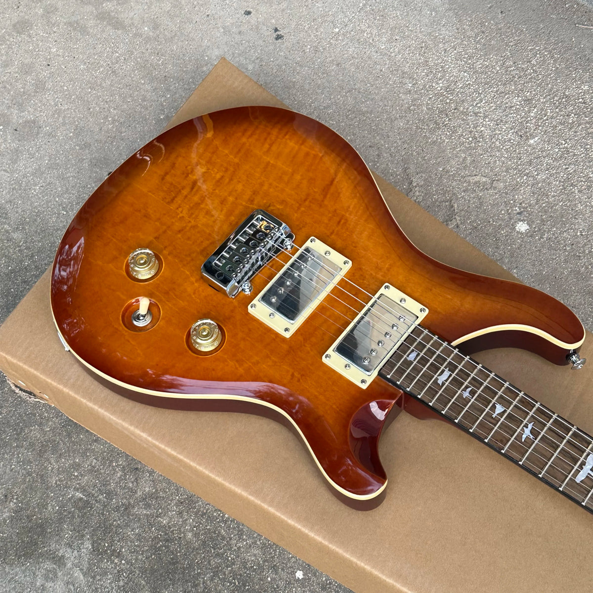 Guitarra eléctrica PRS Style Custom24, tapa Sunburst de arce flameado Tiger
