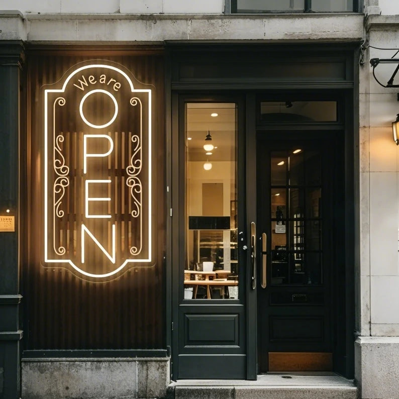 Letrero de neón LED «OPEN» con luz blanco cálida en ventana