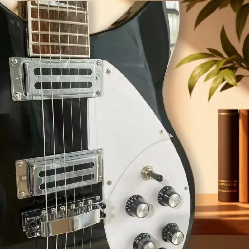 Guitarra eléctrica negra de 6 cuerdas, estilo 330, semihueca, con púas blancas, pastillas HH y puente de trémolo, ideal para rock, pop y escenarios. ¡Gran oferta!