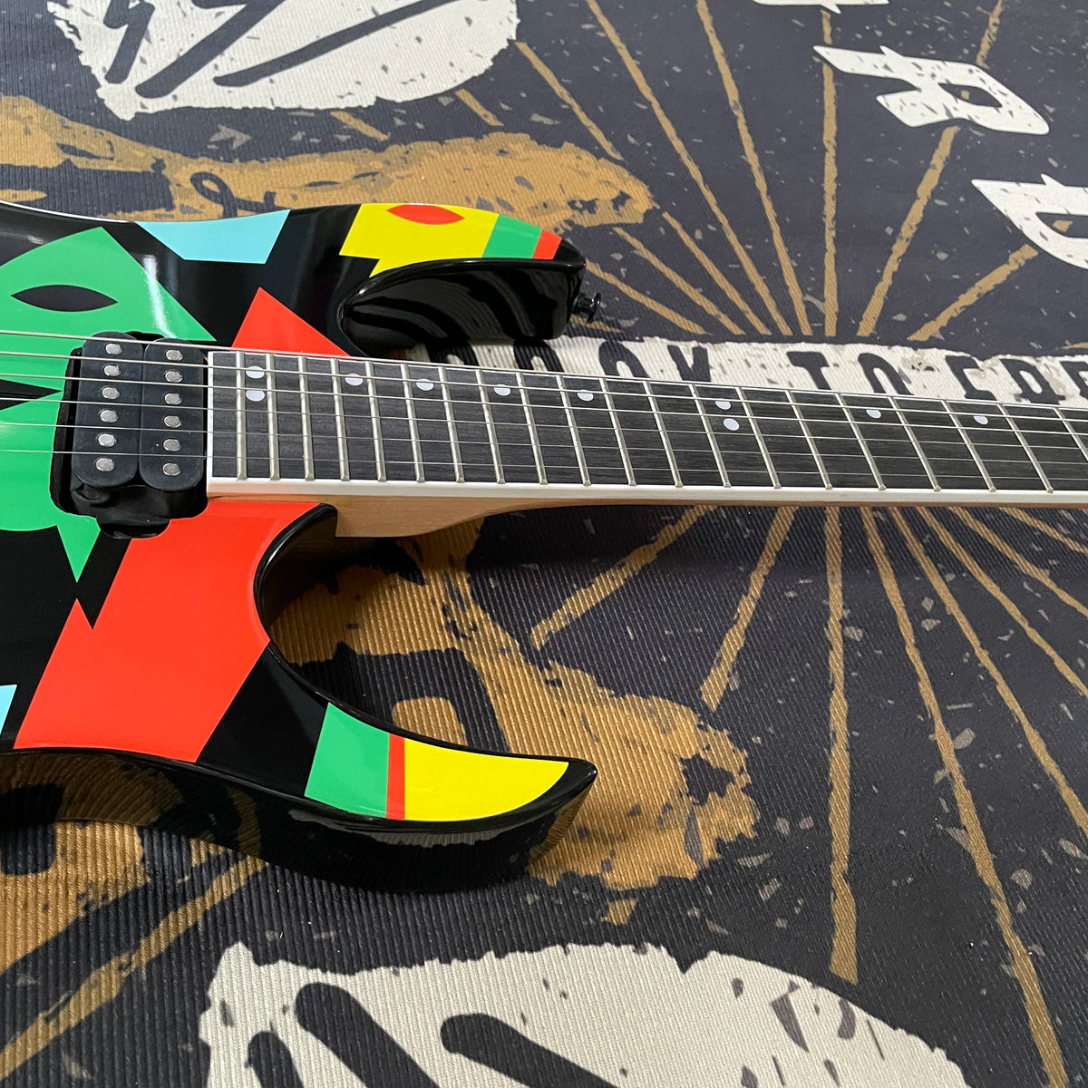 Guitarra eléctrica de 6 cuerdas, cuerpo de caoba, diapasón de palisandro, guitarra con herrajes negros