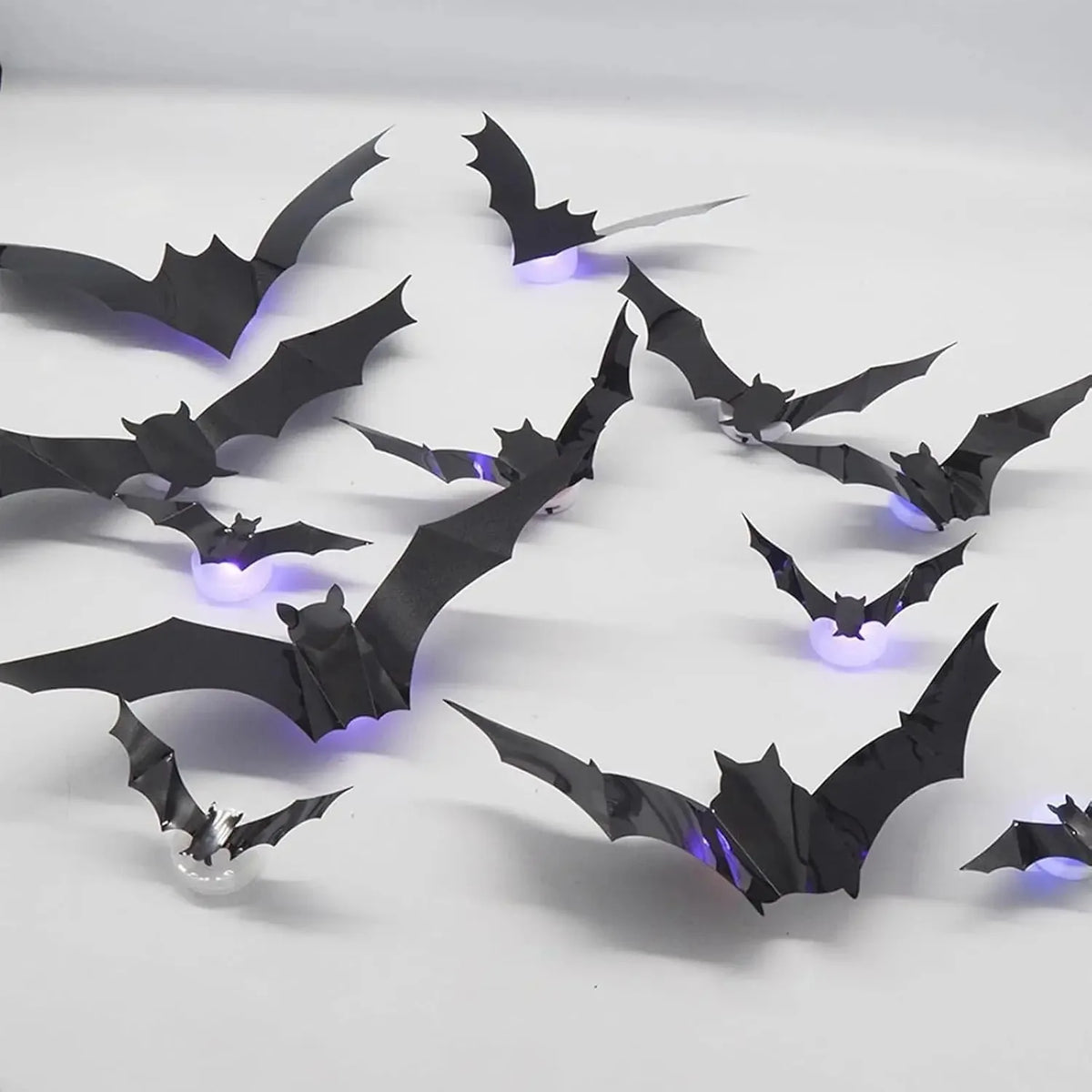 Decoración de arañas y murciélagos LED para Halloween, pegatinas de pared 3D que brillan en la oscuridad, luces moradas/verdes para intrincados de fiesta de Halloween en interiores y exteriores
