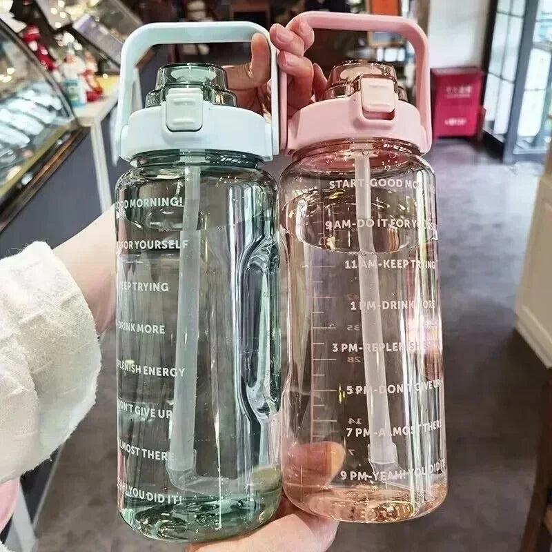 Botella de agua portátil de 2L, taza de agua con pajita de plástico de gran capacidad, botella de bebida con marcador de tiempo para deportes al aire libre y Fitness