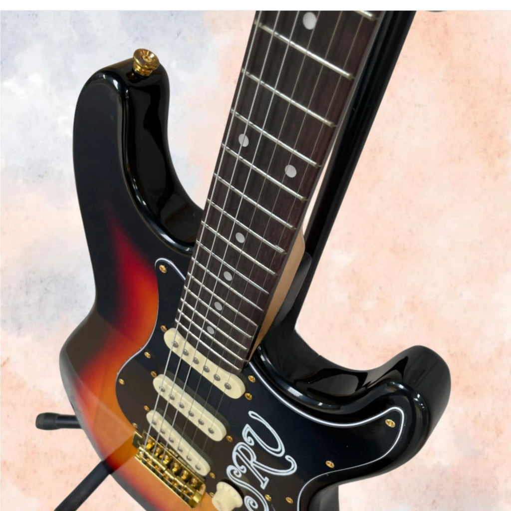 Guitarra eléctrica con acabado degradado que imita el atardecer y herrajes dorados, protector de cuerdas retro de color negro, guitarras con pastillas SSS, ideal para los amantes del rock.