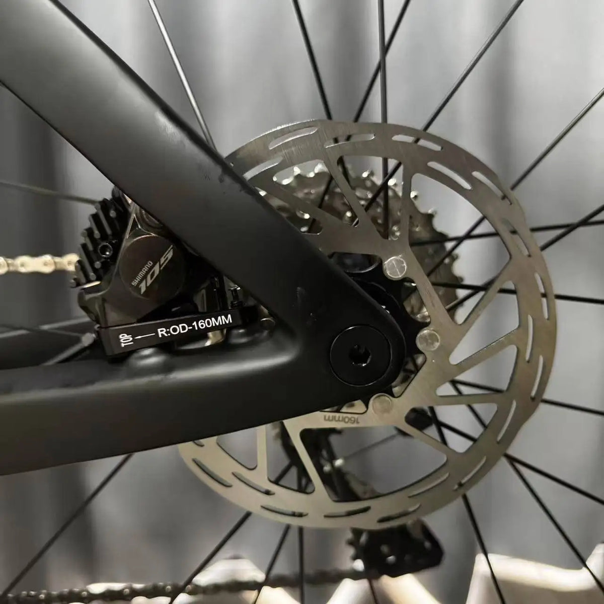 OEM 2 Carbon Fiber Aero Hardtail Road Bike 700C 24 Speed Mechanical Shifting Hydraulic Disc Brake Lightweight Racing Bike