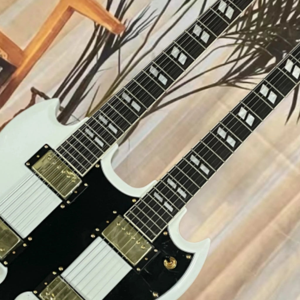 Guitarra eléctrica de doble cabezal blanca 12+6 con pickguard negro y herrajes dorados completos – Guitarra de rendimiento profesional