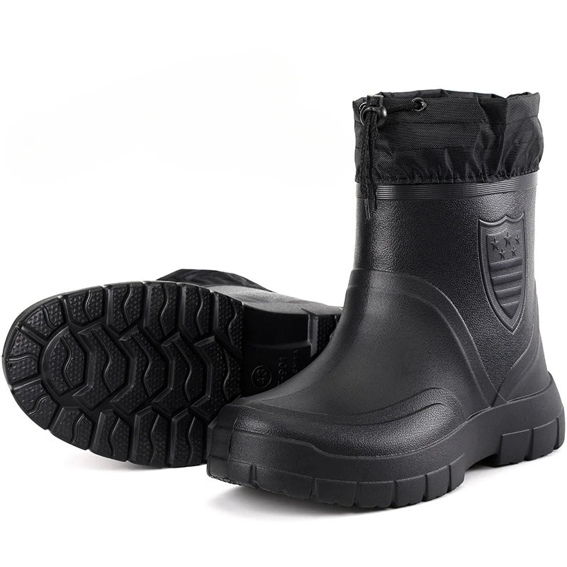 Botas de lluvia versátiles para hombre, zapatos ligeros impermeables para exteriores, botas cortas de terciopelo a la moda, zapatos de agua cómodos e informales para hombre 2024