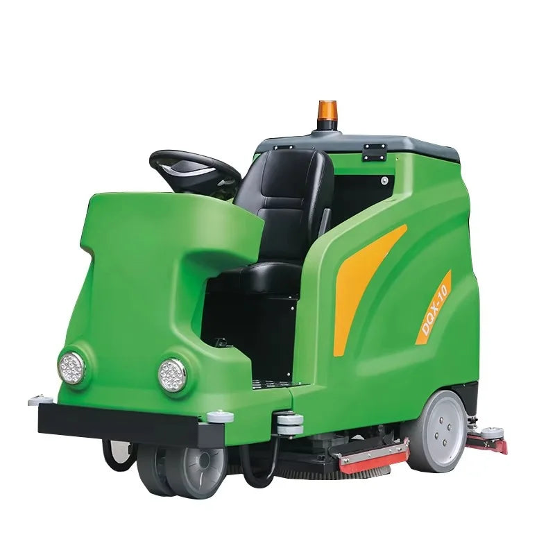 Robot de limpieza de suelos verde con franja amarilla, escobilla lateral y ruedas