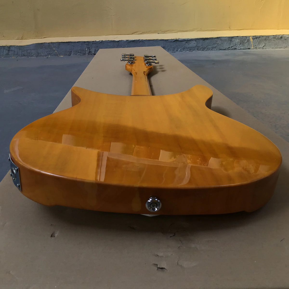 Guitarra eléctrica de 6 cuerdas con pastillas HHH, cuerpo de caoba, diapasón de palisandro, puente Floyd Rose y puente fijo, acabado amarillo translúcido