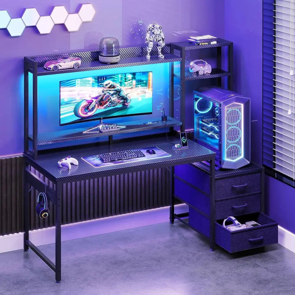 Escritorio para PC con estante superior, pantalla, luces LED y soporte para torre junto a cajones
