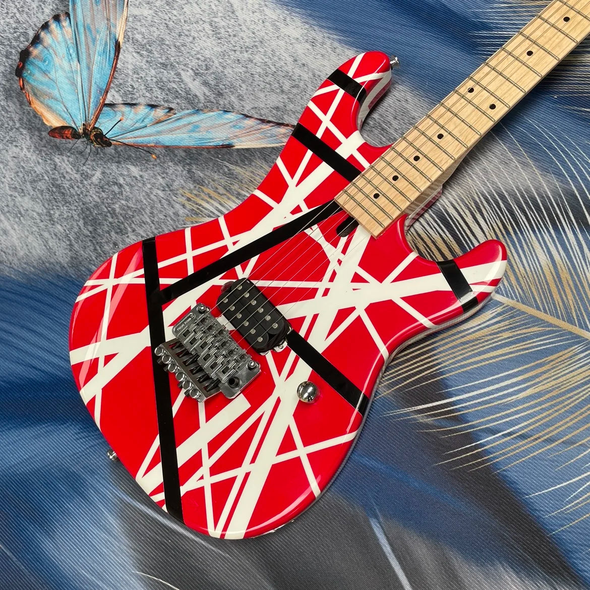 Guitarra eléctrica clásica a rayas, sistema de trémolo de doble bloqueo, guitarra con diapasón de arce, guitarra de alto rendimiento coleccionable