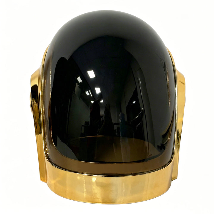 Casco de cosplay dorado con visera negra espejada y abertura frontal para la cara