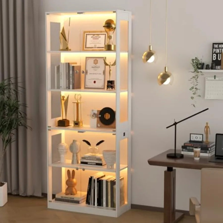 Vitrina blanca con puerta de vidrio templado y luz LED interior, varios estantes