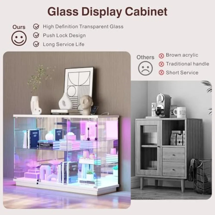 Vitrina de cristal con cerradura y luces LED, estructura blanca y estantes transparentes.